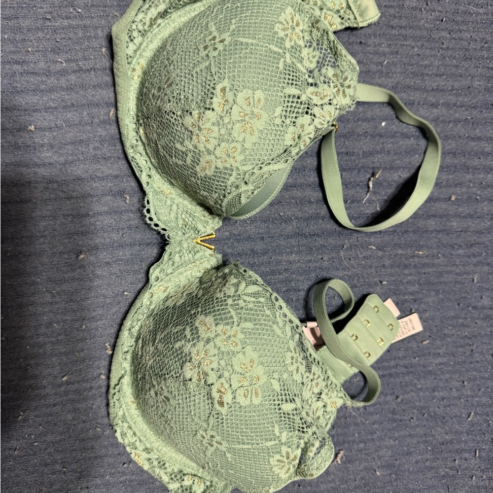 Victorias Secret 36C lightly lined NWT Elegant Lace Underwire Bra in Mint Green